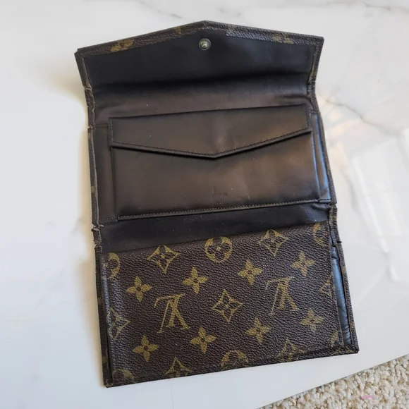 Louis Vuitton Envelope Wallet - Picture 8 of 16